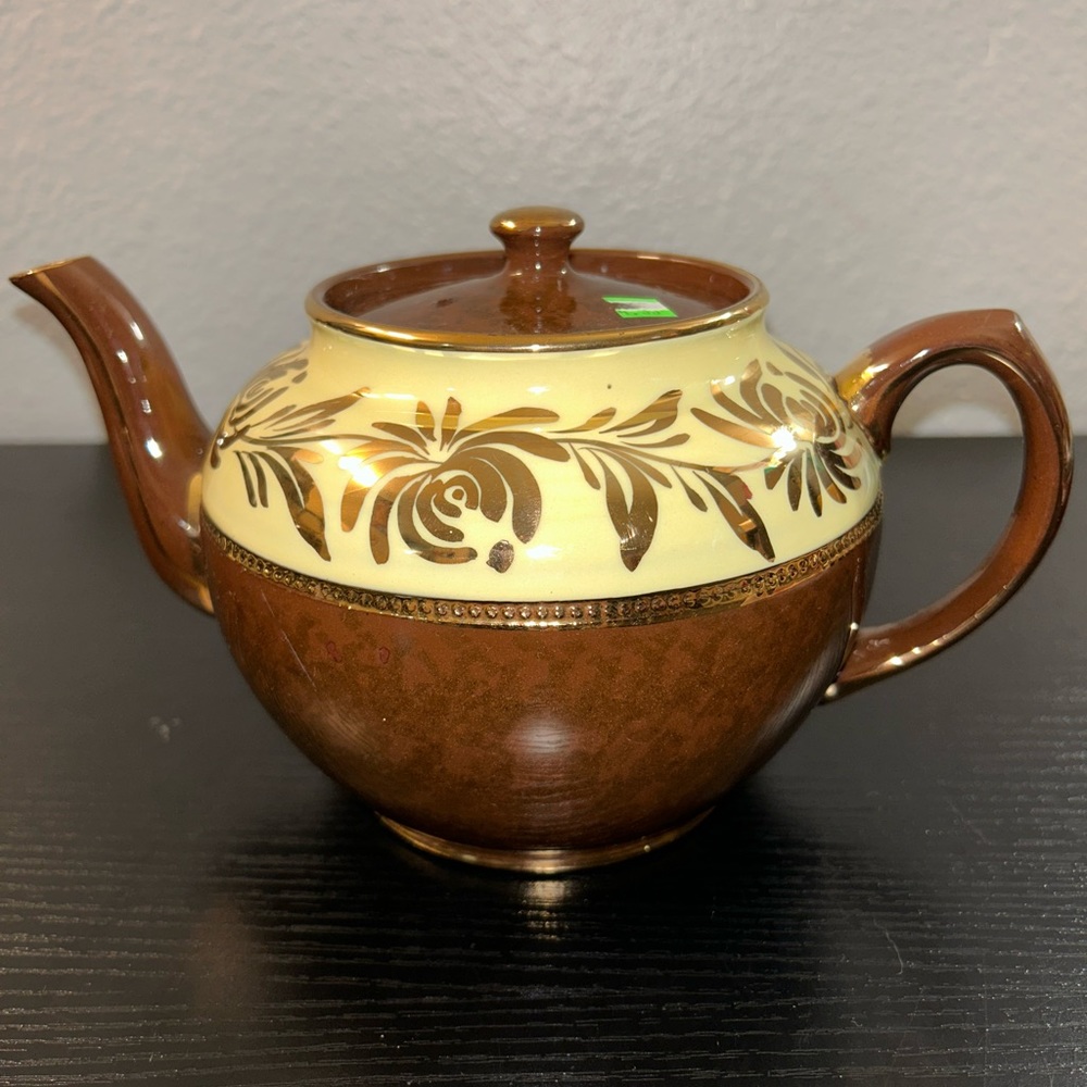 Vintage Sadler Teapot Pattern 2304 Gold Floral Pattern on Cream with Brown base